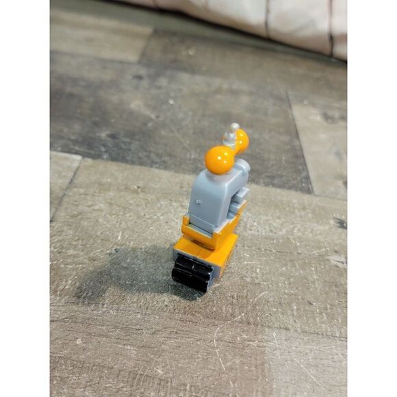 SML Orange robot toy figure happy - Picture 5 of 5